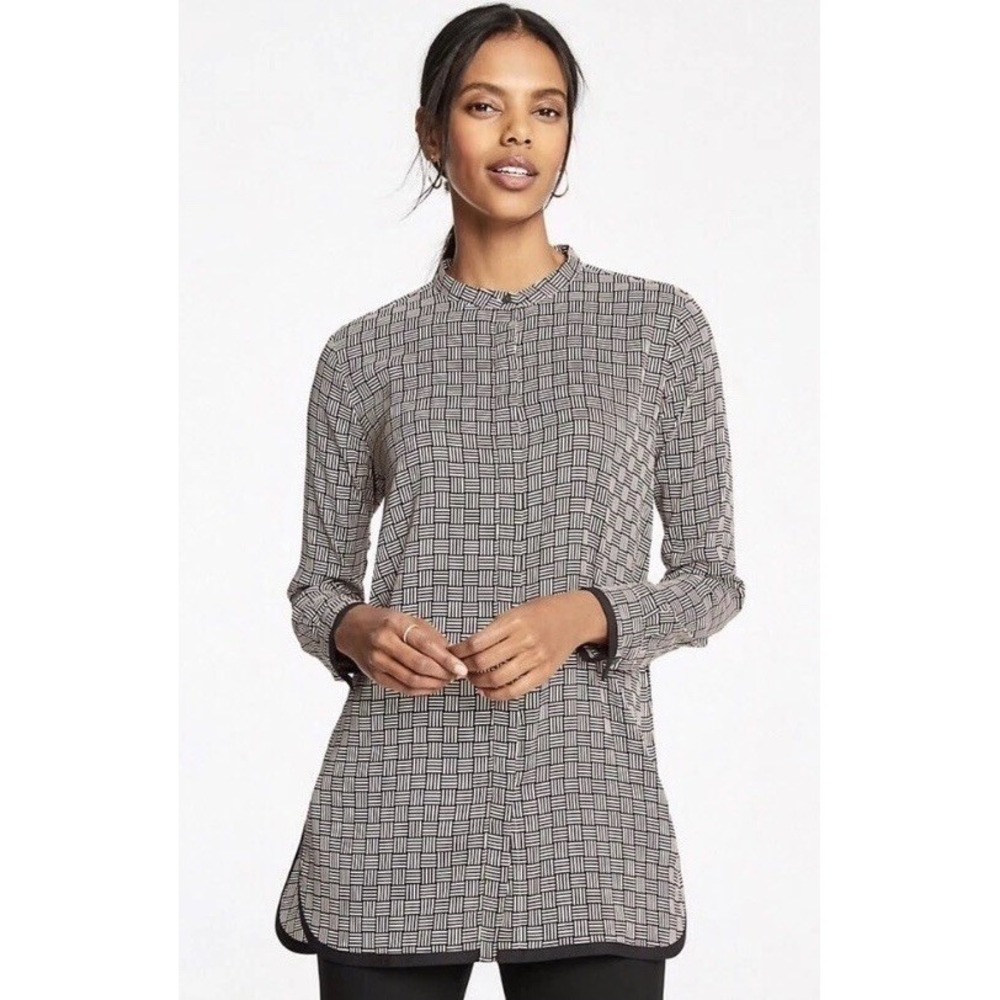Ann Taylor Button-Up Tunic Blouse Womens XS Cream/Black Geo Print Long Sleeve